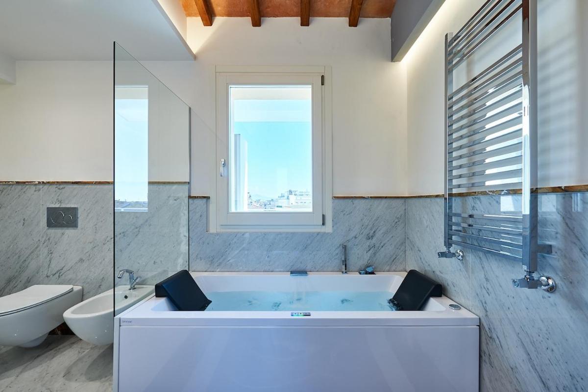 Apartamento Nazionale Skyloft -luxury Penthouse *